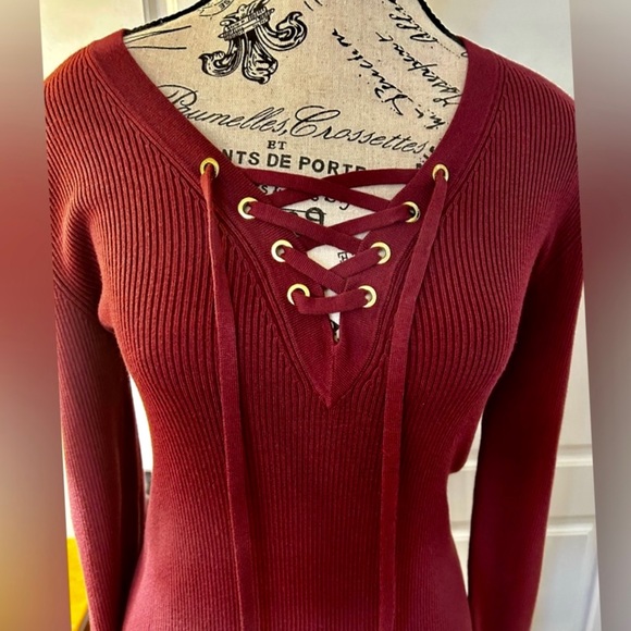 MICHAEL KORS Lace Front  Pull Over with Gold Tone Grommets NWOT Size M - Picture 4 of 8